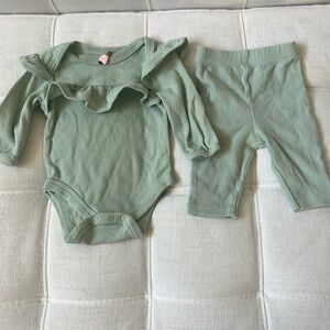 Emily and Oliver baby girl set 0-3 months in great condition.